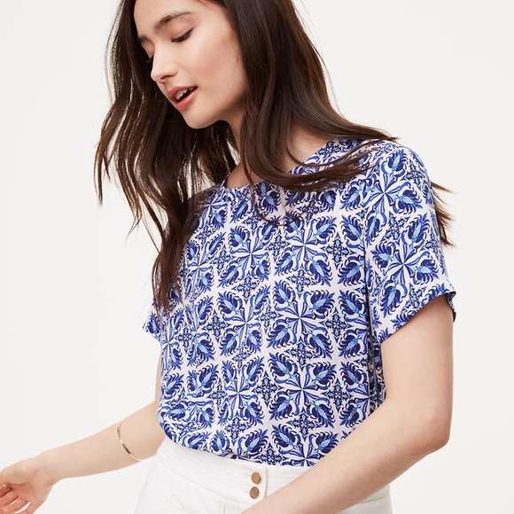 LOFT Tops - Loft Floral Tile Back Pleat Top